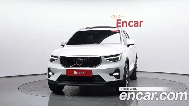 Вольво XC40 B4 Ultimate Bright — Фото автомобиля 3