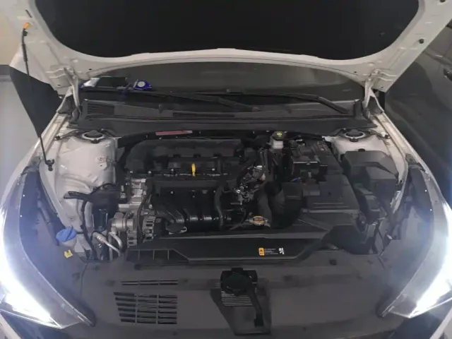 Hyundai Elantra — Фото автомобиля 10