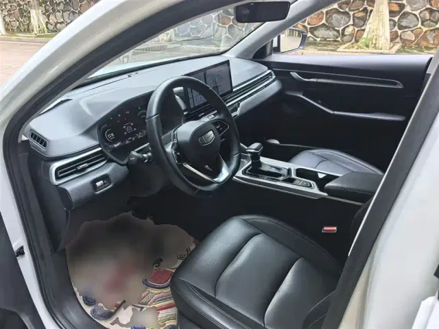 Geely Emgrand — Фото автомобиля 14