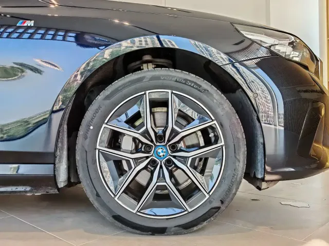 BMW i5 — Фото автомобиля 7