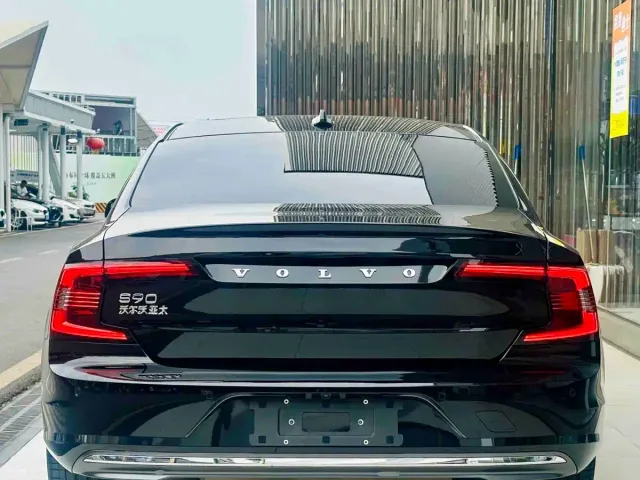 Volvo S90 — Фото автомобиля 3