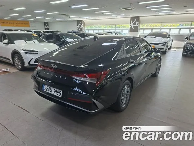 Hyundai Avante CN7 — Фото автомобиля 2