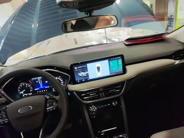 Ford Escape — Фото автомобиля 5
