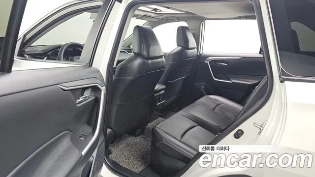 Toyota RAV4 — Фото автомобиля 11
