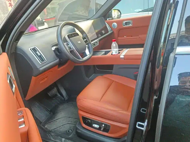 Li Auto L8 — Фото автомобиля 9