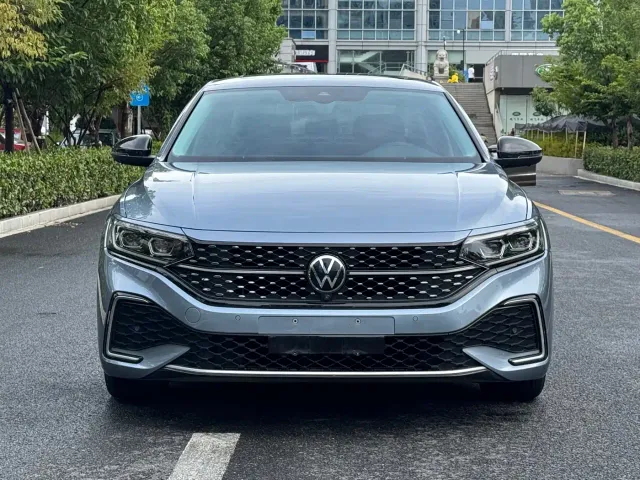 Volkswagen Passat — Фото автомобиля 2