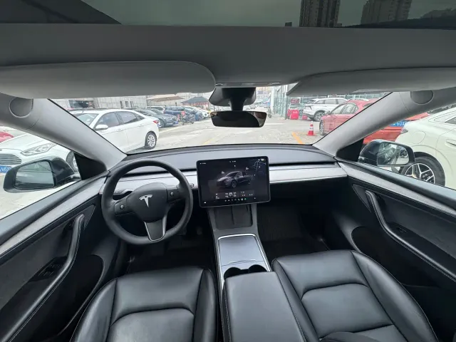 Tesla Model Y — Фото автомобиля 5