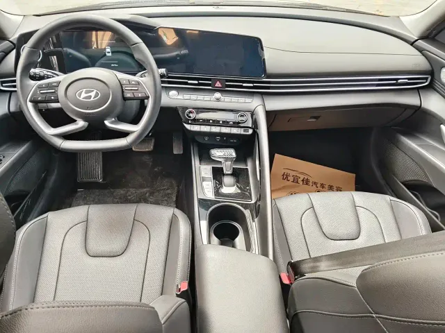 Hyundai Elantra — Фото автомобиля 5