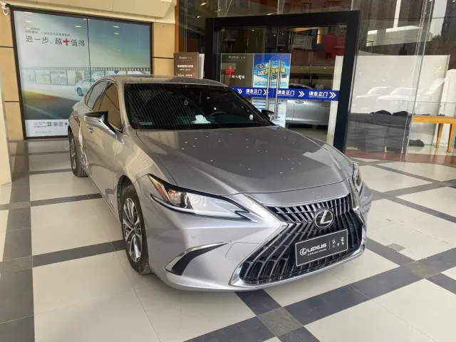 Lexus ES — Фото автомобиля 8