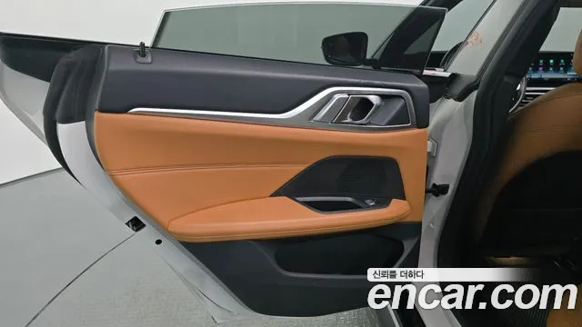 BMW i4 — Фото автомобиля 25