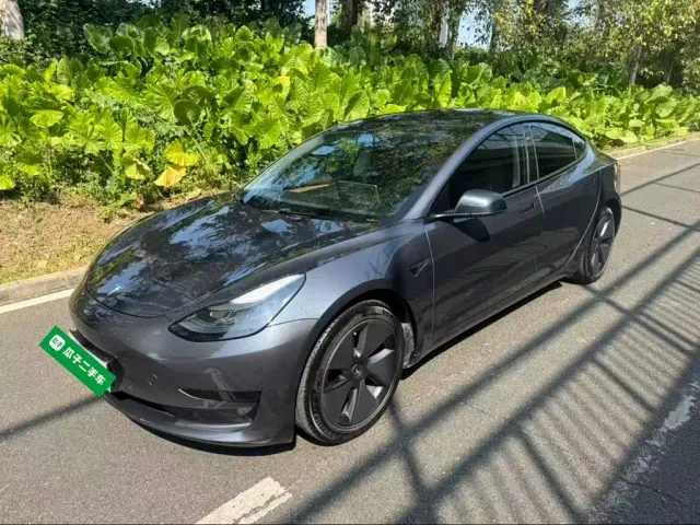 Фотография автомобиля — Tesla Model 3