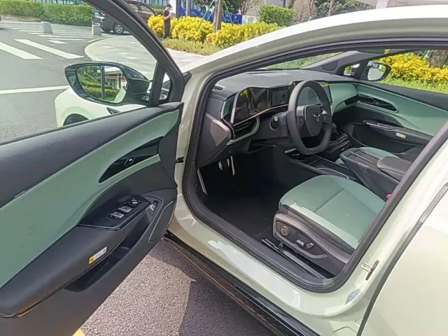 Hongqi EH7 — Фото автомобиля 15