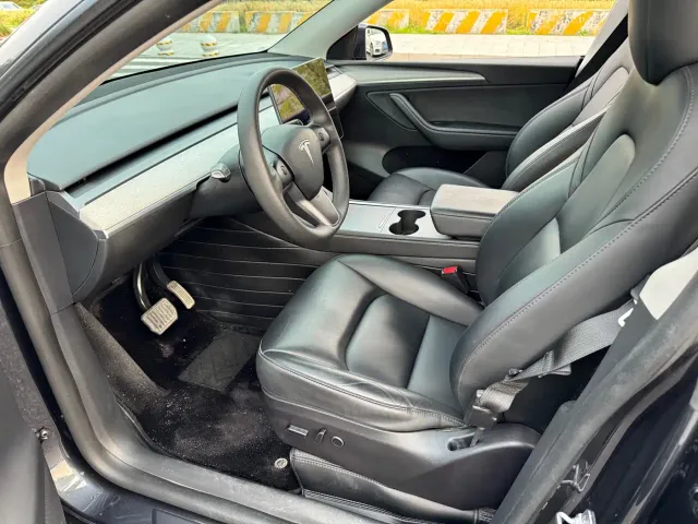 Tesla Model Y — Фото автомобиля 8