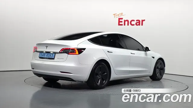 Tesla Model 3 — Фото автомобиля 2