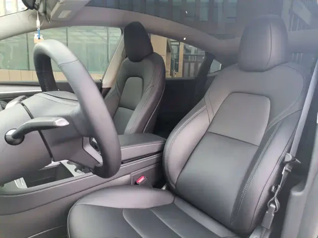 Tesla Model Y — Фото автомобиля 16