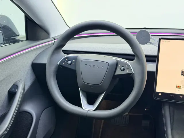 Tesla Model 3 — Фото автомобиля 8