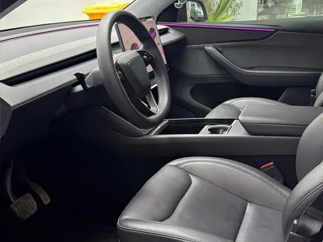 Tesla Model Y — Фото автомобиля 5
