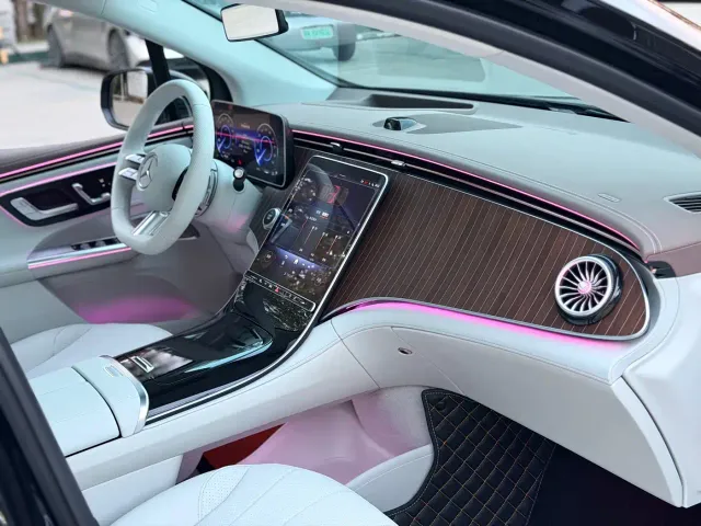 Mercedes-Benz EQE SUV — Фото автомобиля 11
