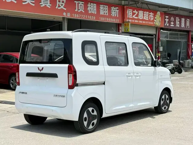 Wuling Zhiguang NEV — Фото автомобиля 4