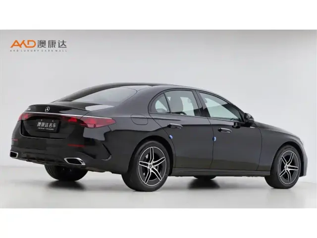 Mercedes-Benz E-Class — Фото автомобиля 3