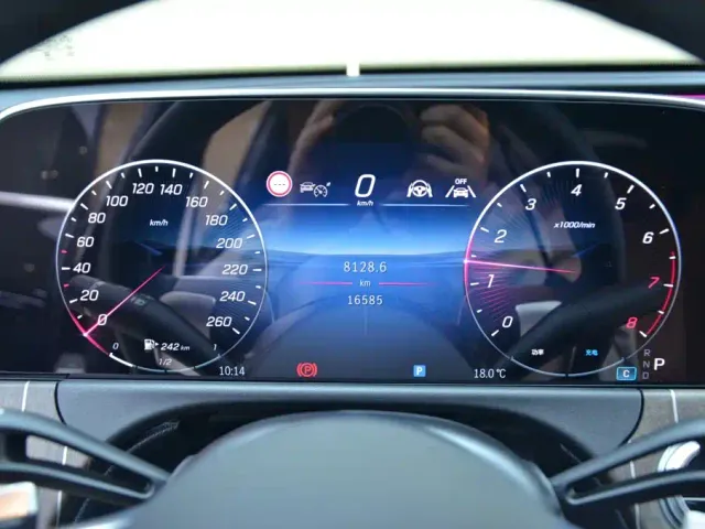 Mercedes-Benz E-Class — Фото автомобиля 7