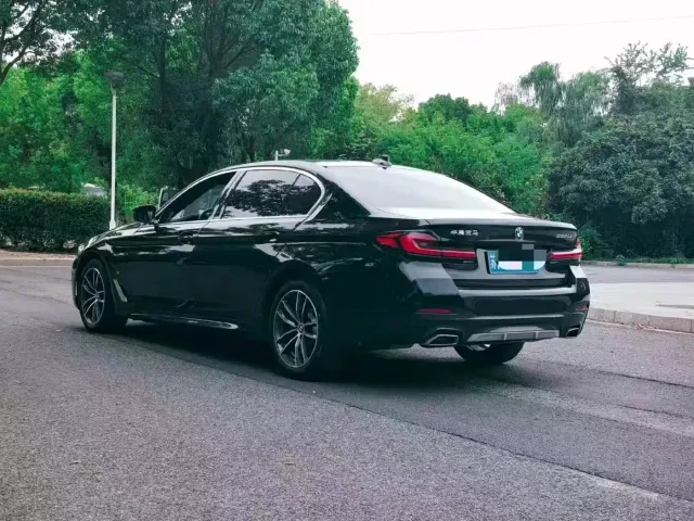 BMW 5 Series — Фото автомобиля 9