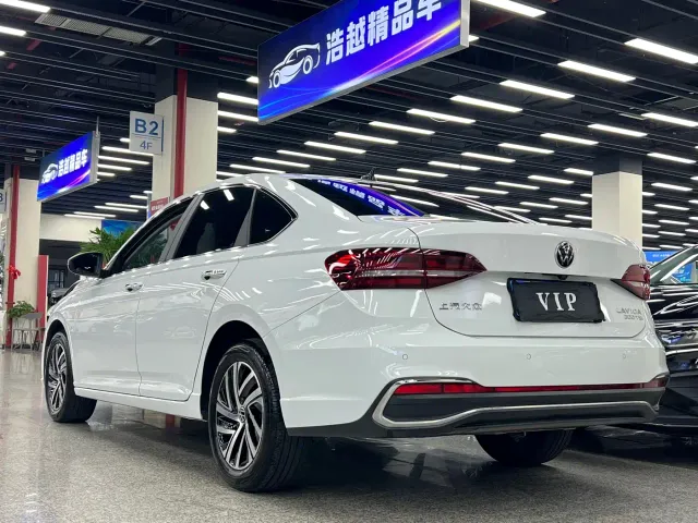 Volkswagen Lavida — Фото автомобиля 9