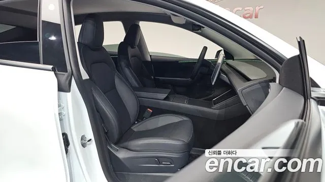 Tesla Model Y — Фото автомобиля 23