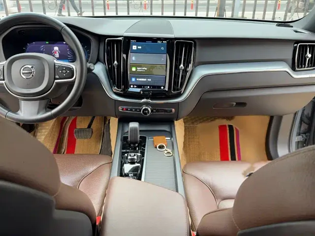 Volvo XC60 — Фото автомобиля 8