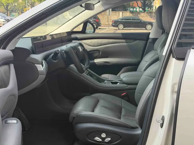 IM Motors LS6 — Фото автомобиля 10