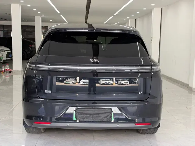 Li Auto L7 — Фото автомобиля 5