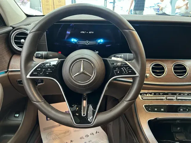 Mercedes-Benz E-Class — Фото автомобиля 14
