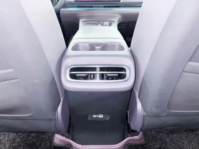 Leapmotor C10 — Фото автомобиля 21
