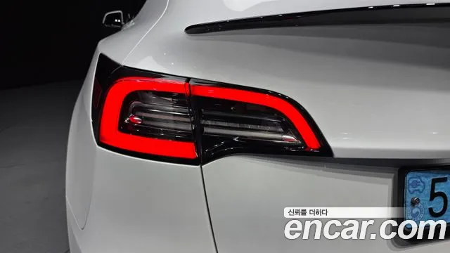Tesla Model Y — Фото автомобиля 8