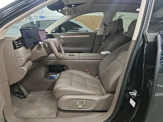 IM Motors LS6 — Фото автомобиля 14