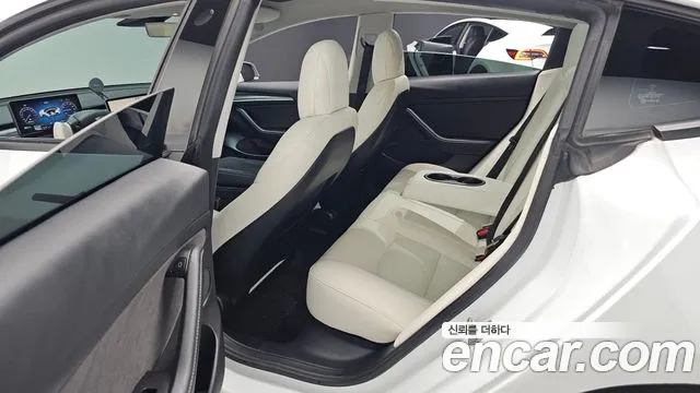 Tesla Model 3 — Фото автомобиля 11