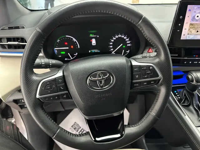 Toyota Sienna — Фото автомобиля 14