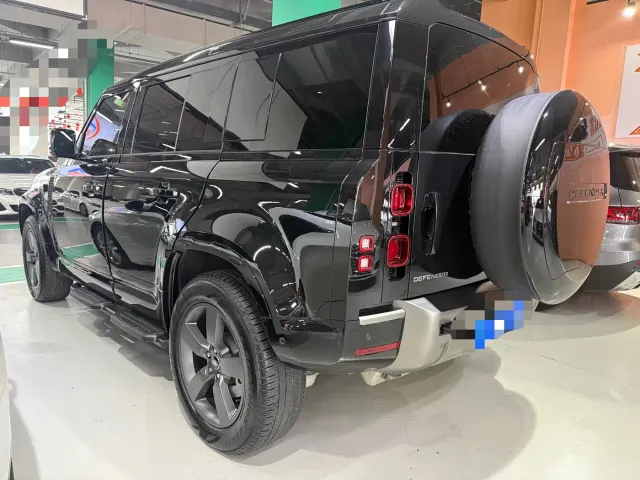 Land Rover Defender — Фото автомобиля 11