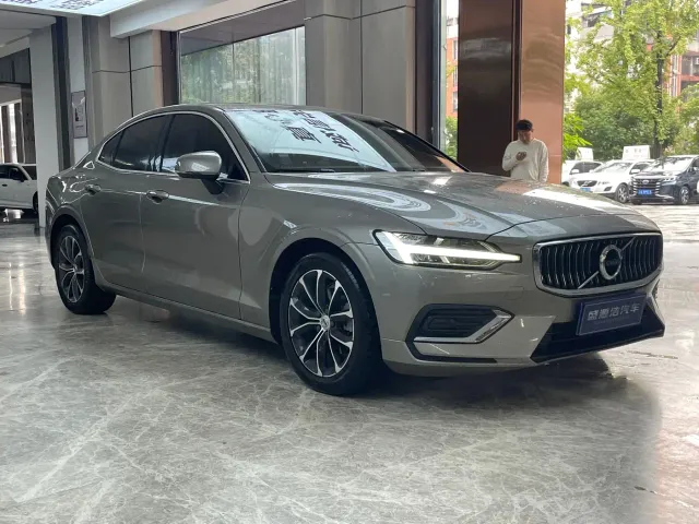 Volvo S60 — Фото автомобиля 3