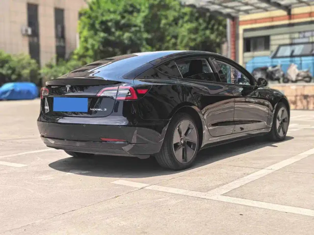 Tesla Model 3 — Фото автомобиля 7
