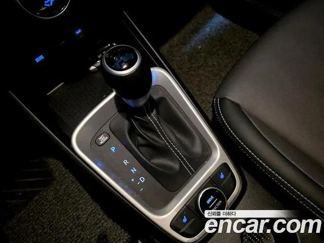 Hyundai Venue — Фото автомобиля 16