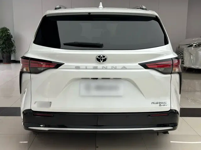 Toyota Sienna — Фото автомобиля 11