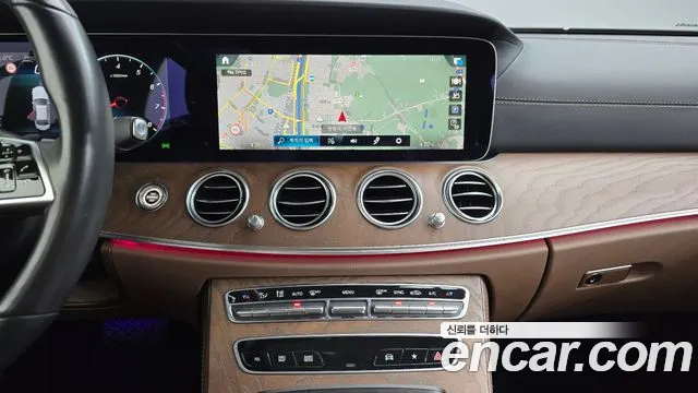 Mercedes-Benz E-Class — Фото автомобиля 12
