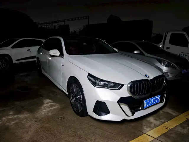 BMW 5 Series — Фото автомобиля 3
