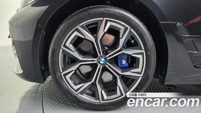 BMW 4 Series G22 — Фото автомобиля 5