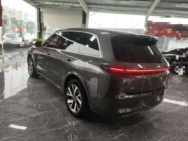 Li Auto L8 — Фото автомобиля 4