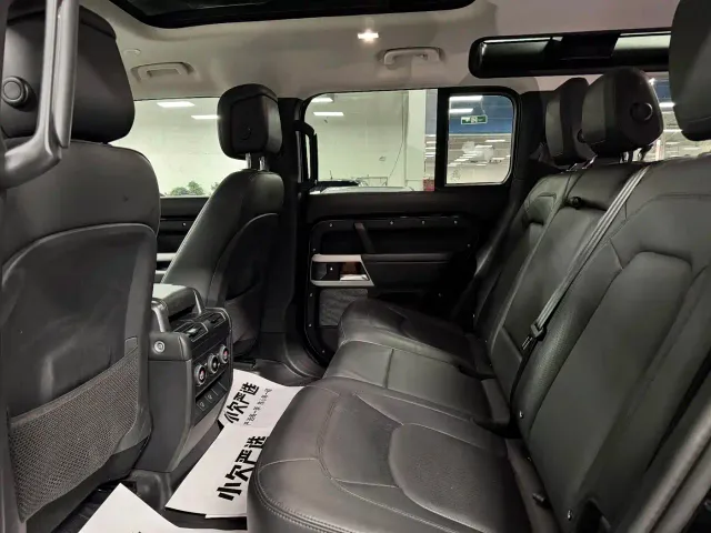 Land Rover Defender — Фото автомобиля 9