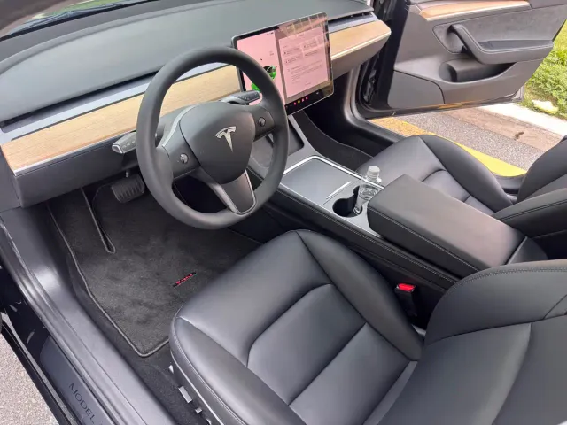 Tesla Model 3 — Фото автомобиля 15