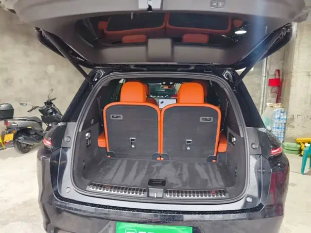 Li Auto L8 — Фото автомобиля 18