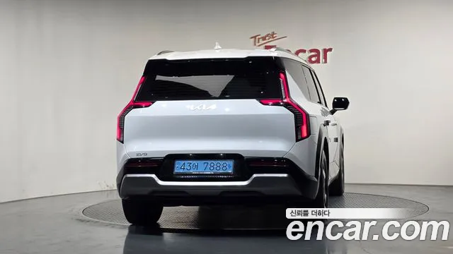 Kia EV9 — Фото автомобиля 4
